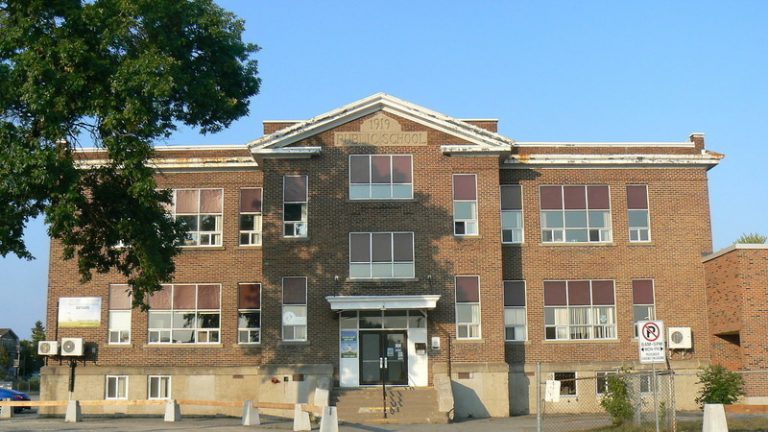 Rainbow Board abides by lease agreement – no detailed comment