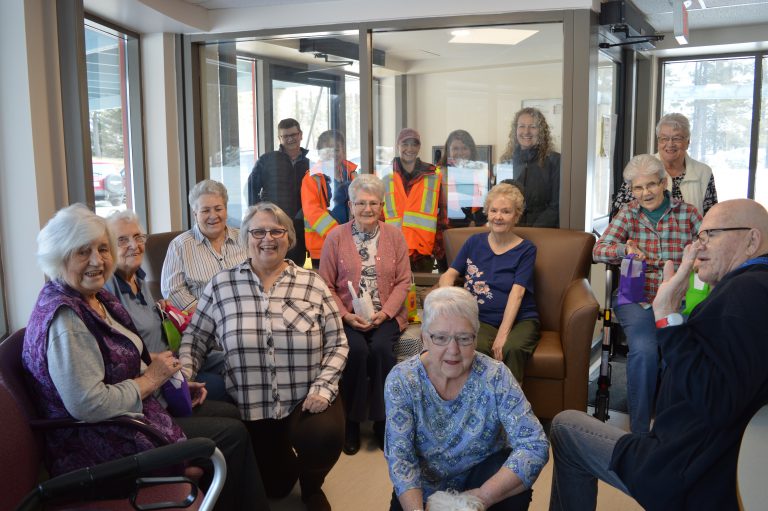 Domtar brightens the first day of Spring for quarantined seniors