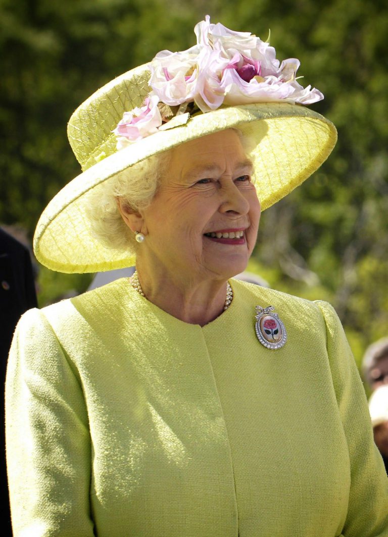 Queen Elizabeth tests positive for COVID-19