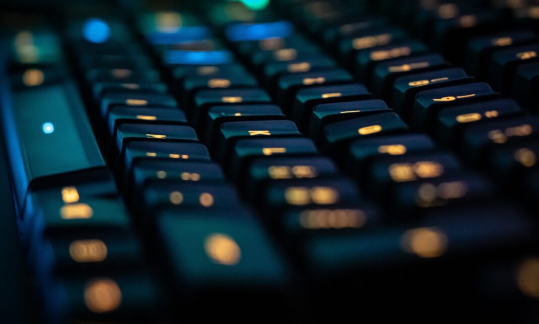 KEYBOARD florian-krumm-1osIUArK5oA-unsplash