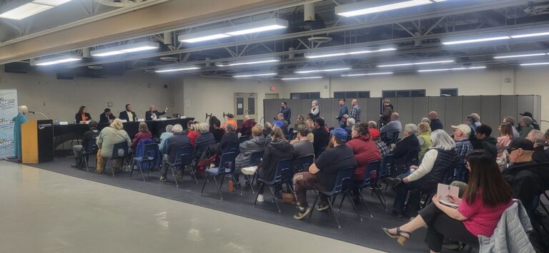 Espanola hosts largest debate for federal election